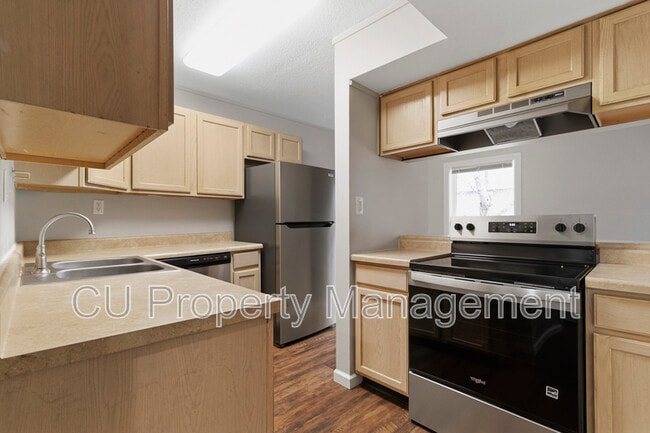 Building Photo - 1605 N Willow Rd