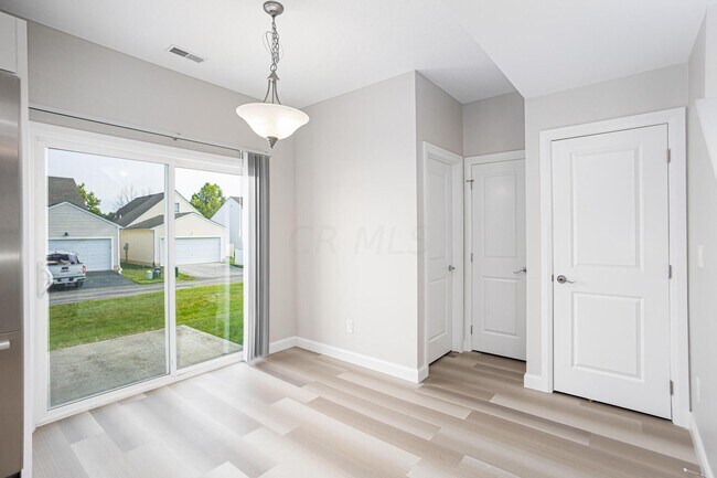 Building Photo - Townes of West Albany