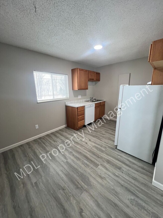 Building Photo - Thomas White Apartments*