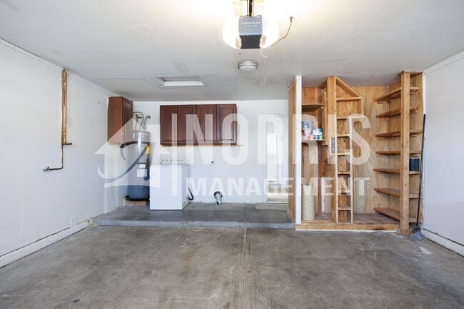 Building Photo - Great Home Located in Town with a Pool