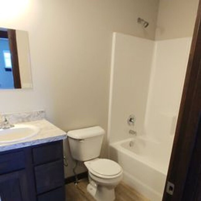 Building Photo - 1303 Westwood Cir