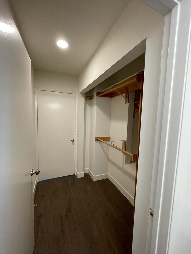 closet for main bedroom - 10330 Riverside Dr
