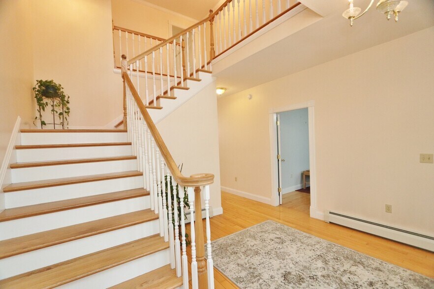 Building Photo - 21 Longmeadow Dr