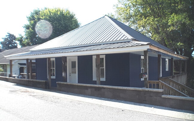 Building Photo - 147 Vine St