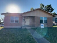 Building Photo - 808 Florence Rd