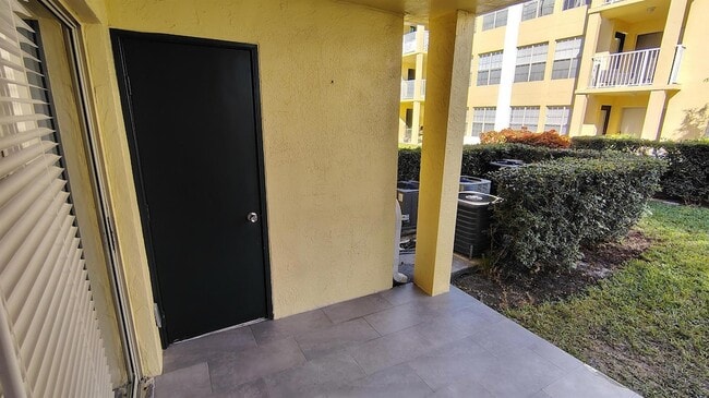 Building Photo - 6331 La Costa Dr