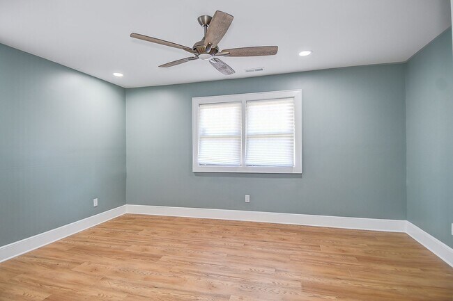 Building Photo - FOR RENT VIRGINIA BEACH