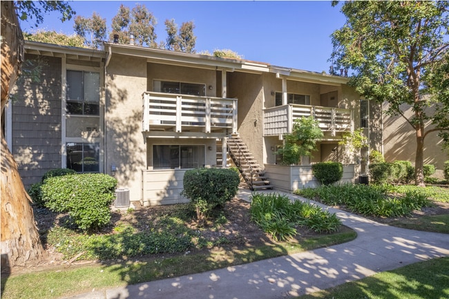 Building Photo - Stunning Bright and Completely Remodeled A...