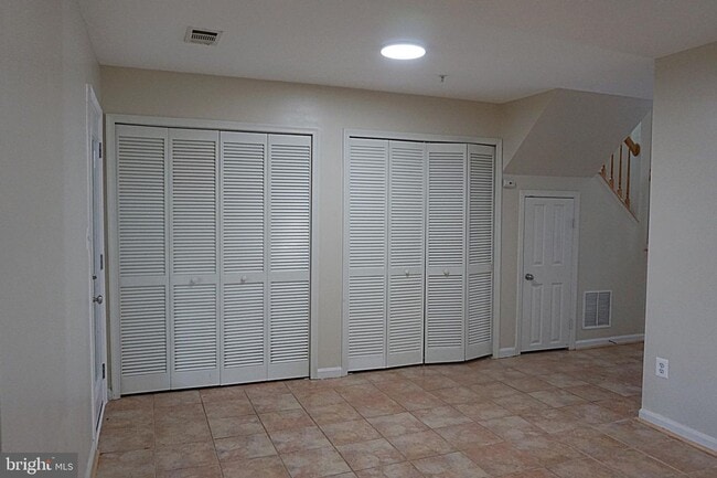 Building Photo - A gorgeous townhouse with one-car garage in a desired community in Germantown!
