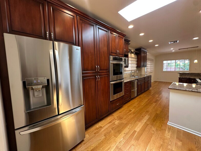 Building Photo - Rare Sherman Oaks Lease | 4beds + 3baths + Large Office in a tree lined street with a large yard,...