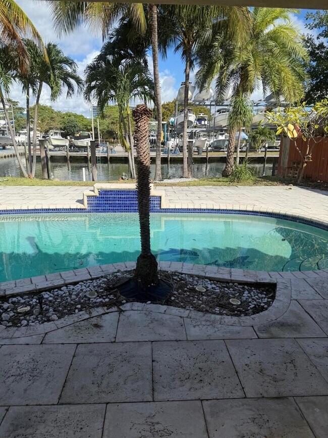 Building Photo - 2015 Arch Creek Dr