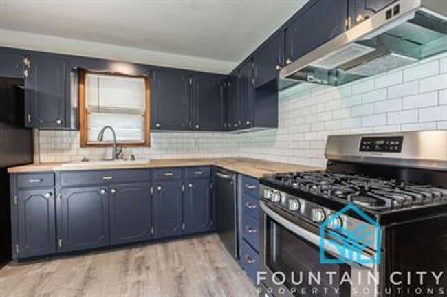 Building Photo - 405 Hooke Ave