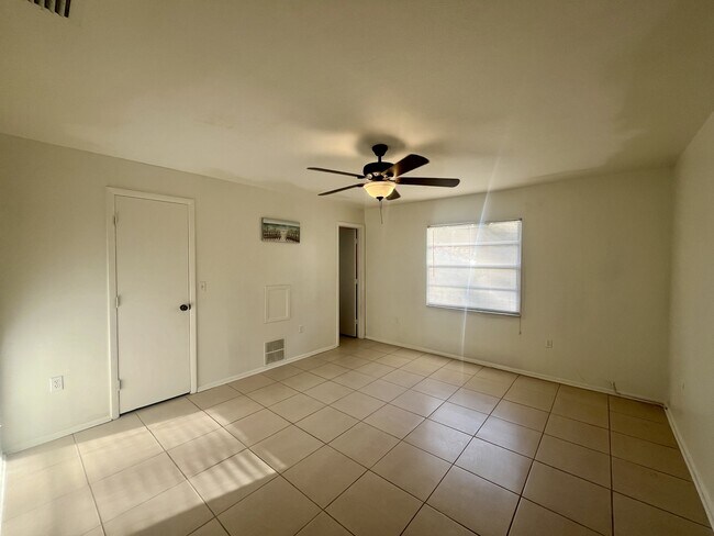 Building Photo - 705 Bayou Ave