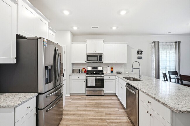 Building Photo - 9165 Island Shore Ave