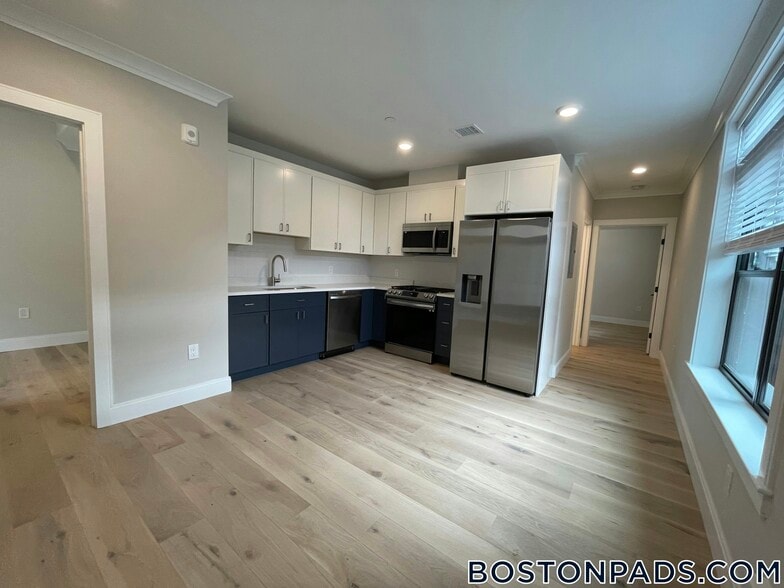 Building Photo - 157 Everett St