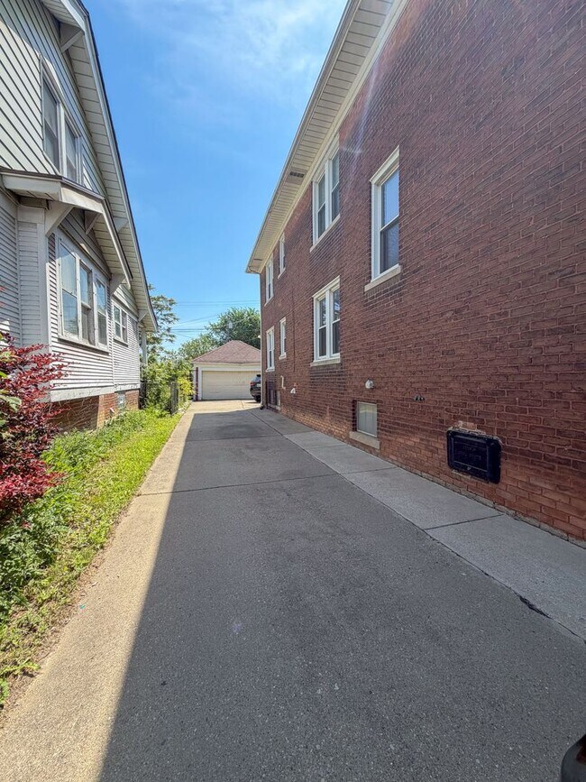 Building Photo - Beautiful Brick lower duplex unit