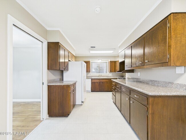 Building Photo - 216 Brentwood Blvd