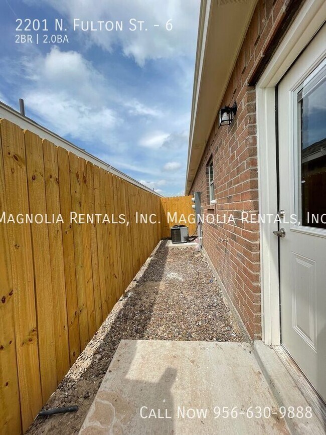 Building Photo - 2201 N Fulton St