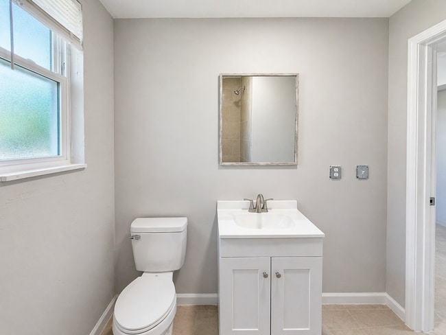 Building Photo - Modern Duplex Living Minutes from Downtown