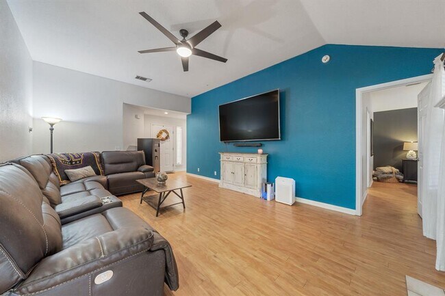 Building Photo - 301 Zebra Dr