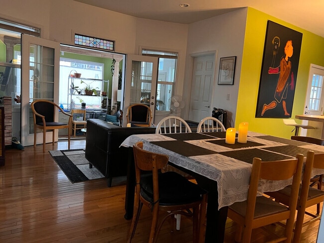 Building Photo - 938 21st Ave