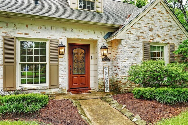 Building Photo - 12731 Trail Hollow Dr