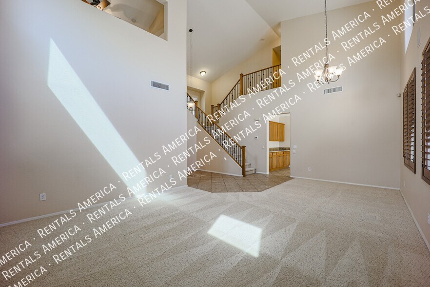 Building Photo - 3854 E Parkview Dr