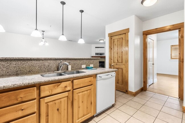 Building Photo - 5501 Lillehammer Ln