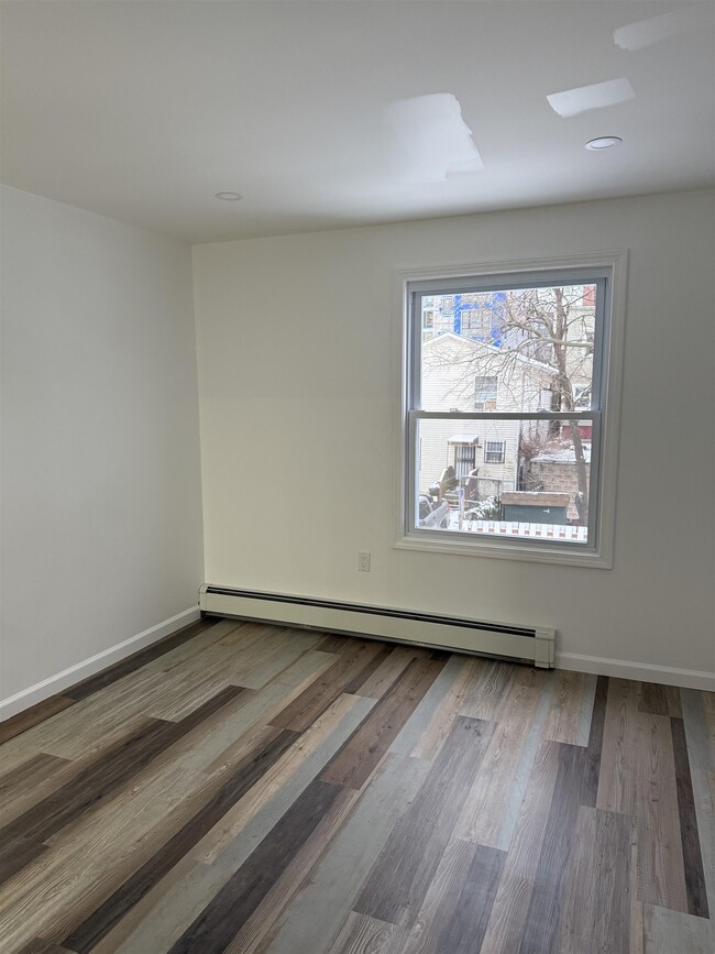 Building Photo - 360 Whiton St