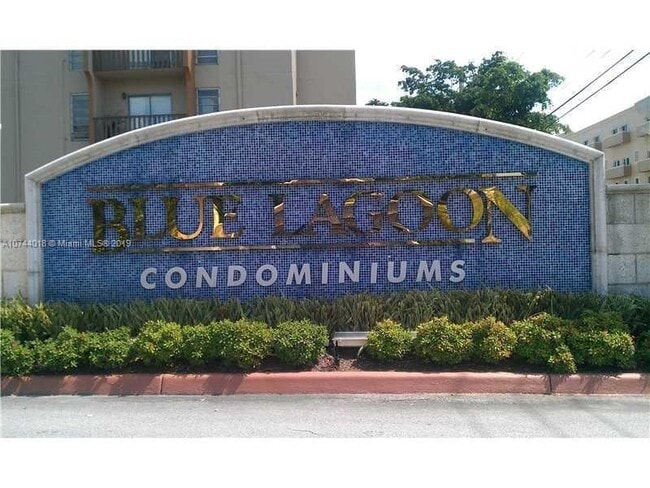 Building Photo - Rare 2/2 Corner Penthouse with Panoramic Lagoon Views from Every Room – Available Now!