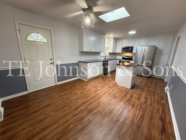 Building Photo - 3 Bedroom Close to Mt. Tabor