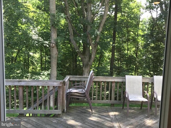 Building Photo - 11120 Lake Breeze Dr