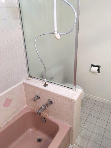 Full bathroom (2) - 60 Cold Springs Rd, Apt
