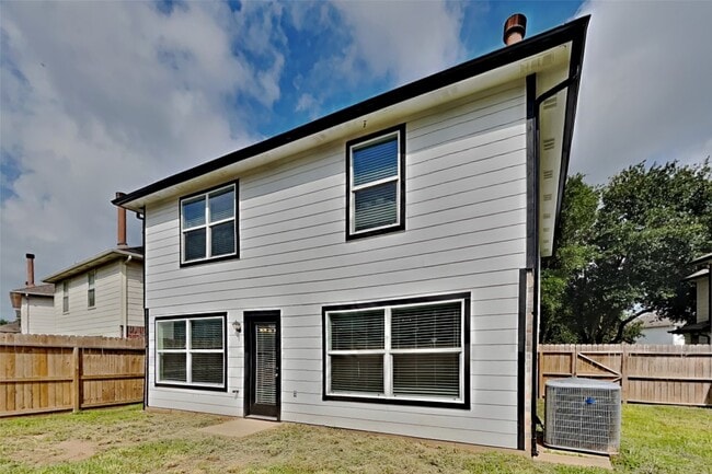 Building Photo - 19526 Rocky Bank Dr