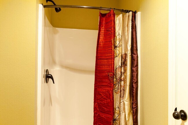 Building Photo - Stunning 3 Bedroom 2 Bath Duplex in West Tyler!