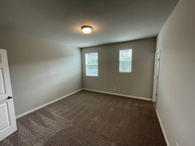 Building Photo - Price Drop! Spacious 3 Bedroom, 2.5 Bath T...