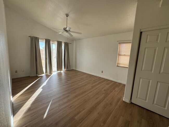 Building Photo - 4 Bedroom Corner Lot Great Location