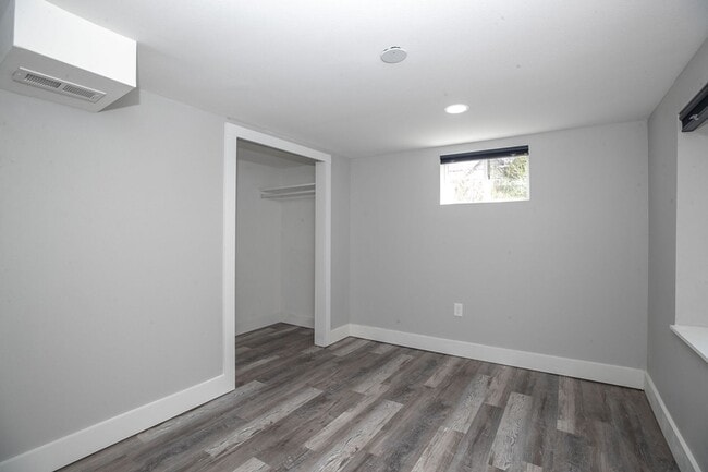 Building Photo - Renovated ranch style home home near Lake ...