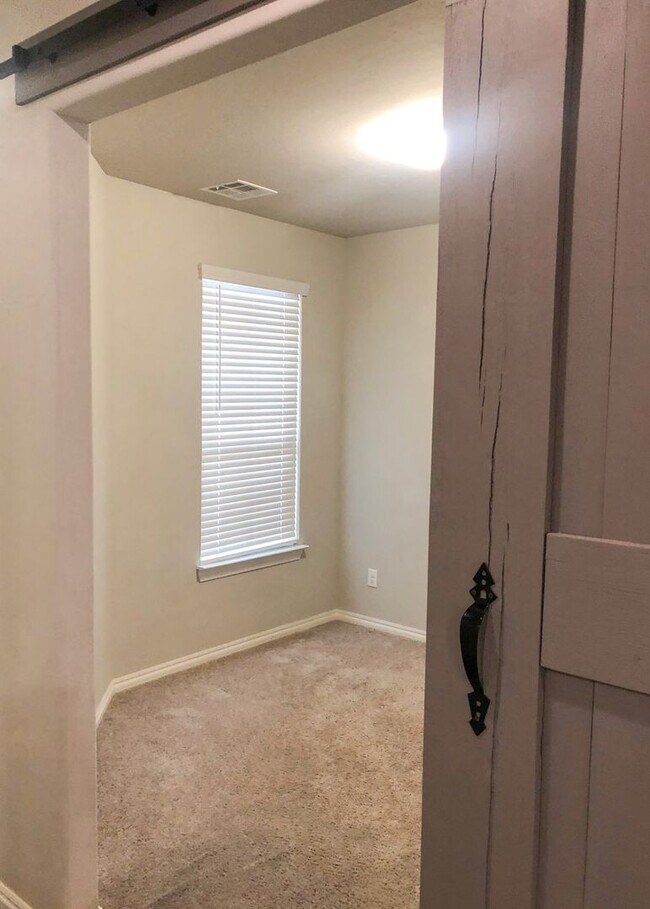 Building Photo - Luxurious Home in Falling Springs!