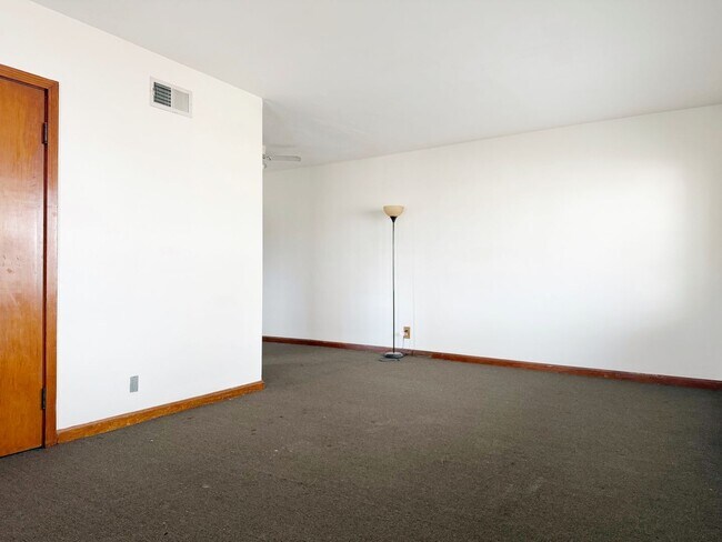 Building Photo - One Bedroom for RENT!!