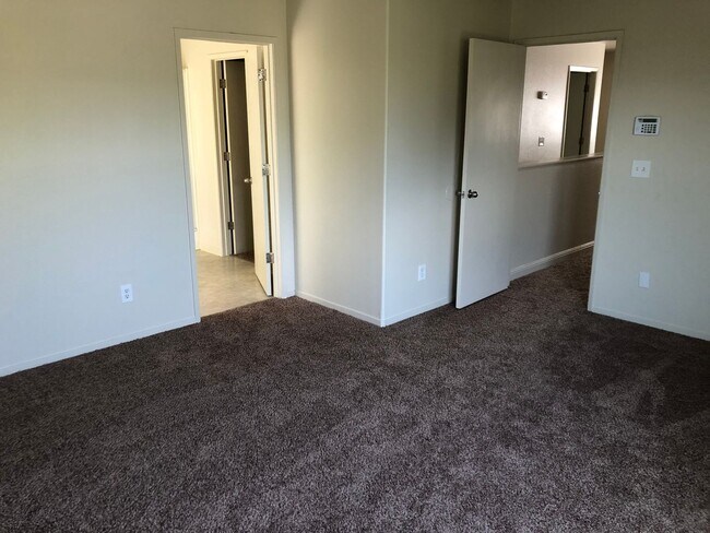 Building Photo - 3711 Compass Pointe Ave