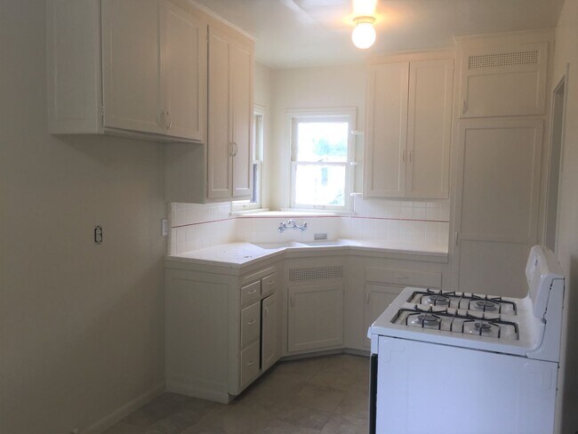 Building Photo - 4848 N Lakewood Blvd