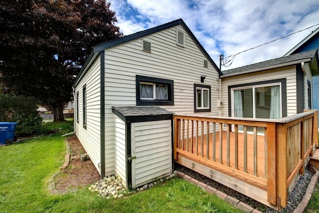 Building Photo - 9234 36th Ave SW