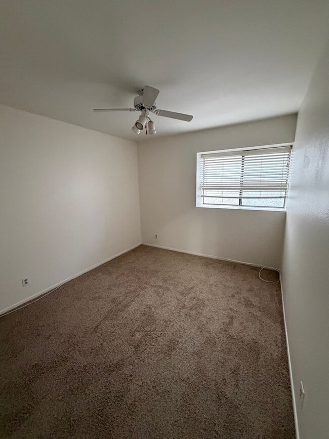 Building Photo - Single story 3 bed, 2 bath home with yard