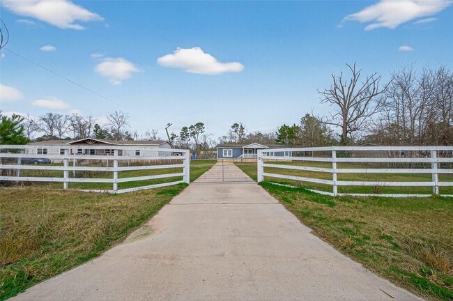 Building Photo - 15933 W Relza Dr