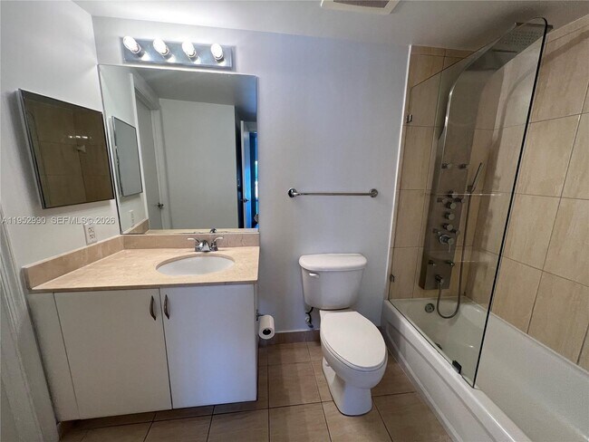 Building Photo - 1750 N Bayshore Dr