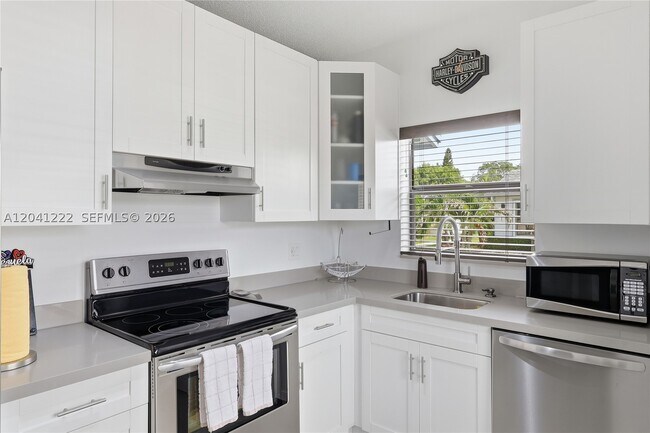 Building Photo - 6443 SW 152nd Pl