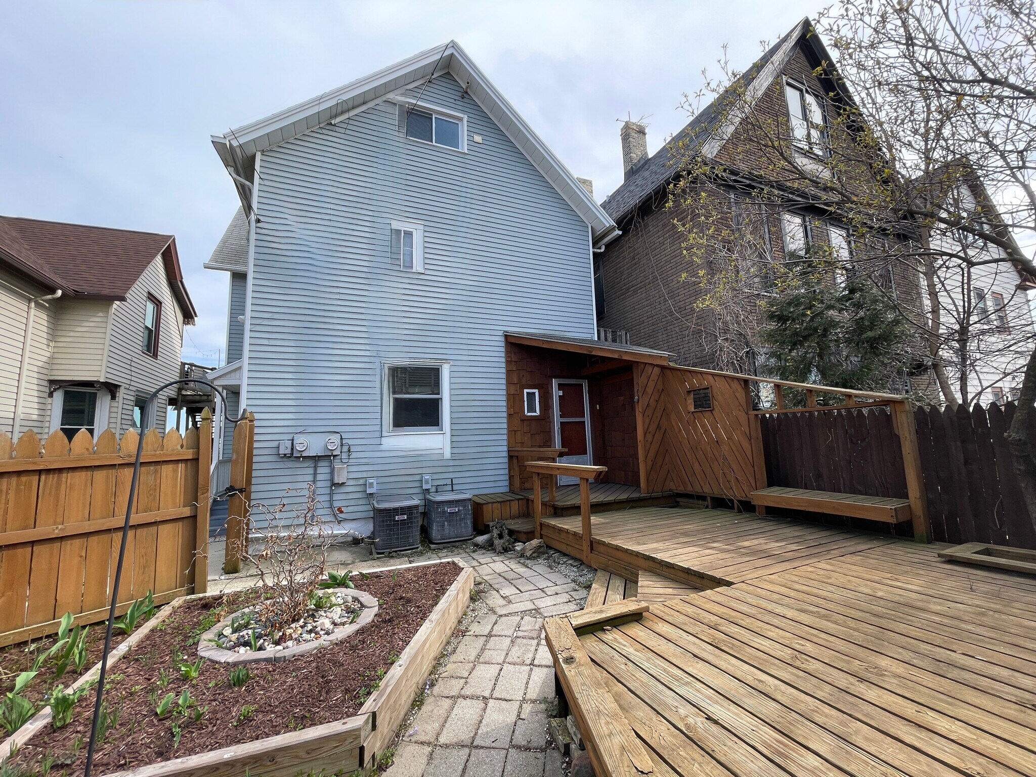 Building Photo - 528 E Glover Ave