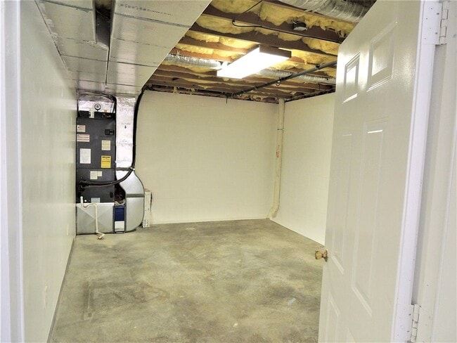 Building Photo - 19 Ashwood Dr