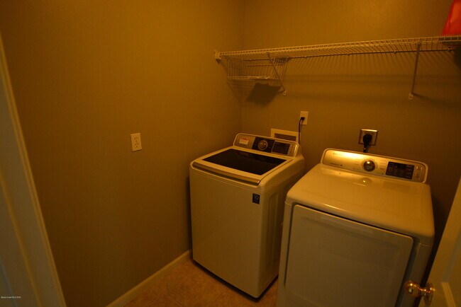 Building Photo - 2765 Revolution St